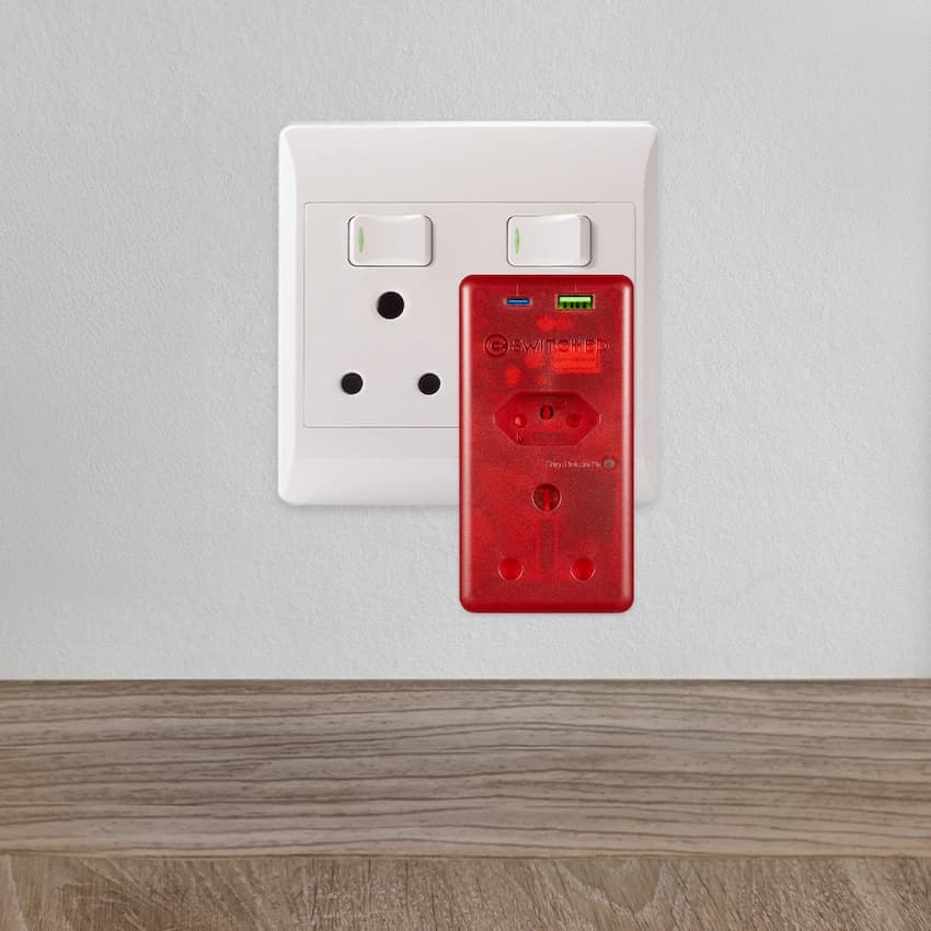 Switched High Surge Multi Adaptor with USB + Type-C PD20W
