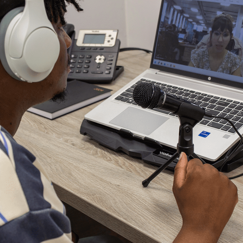 Volkano Stream Vocal Microphone with Tripod, Aux