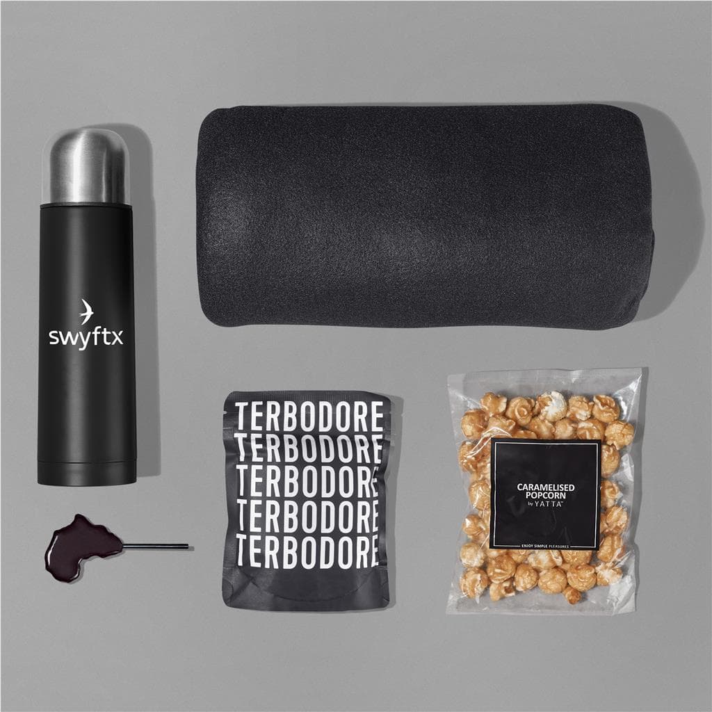 Yatta Charming Cuddle Hamper thumbnail 4