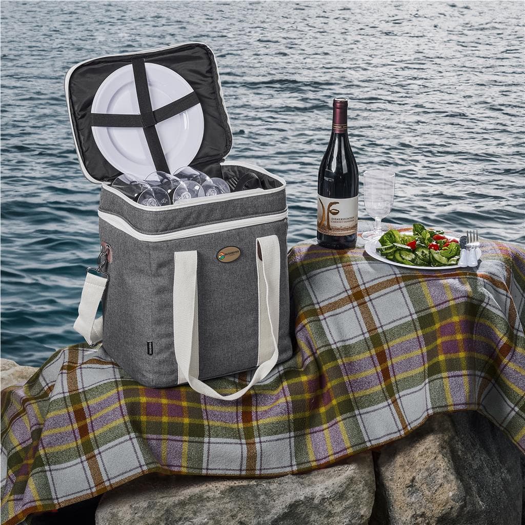 Serendipio Brookfield 4-Person Picnic Cooler thumbnail 4